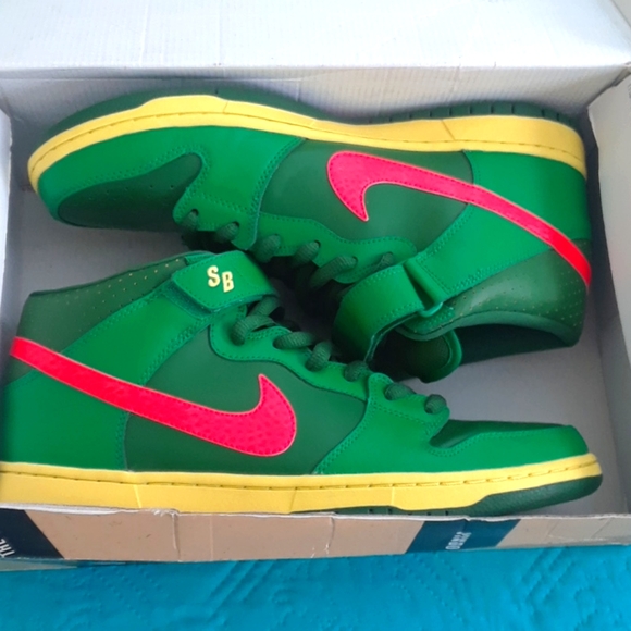 nike dunk mid pro sb watermelon